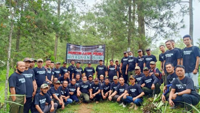 
					Pashter Lawu Peduli Hijaukan Bumi Tanam Pohon Di Hutan Ponorogo