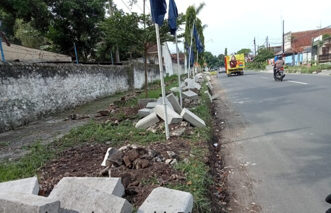 
					Manjakan Pejalan Kaki ‘Dinas PUPR Magetan’ Bangun TROTOAR LINGKUNGAN PASAR KAWEDANAN