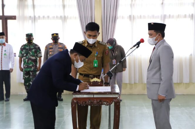 
					Pelantikan Direktur dan Dewan Pengawas Perumda Lampung Barat