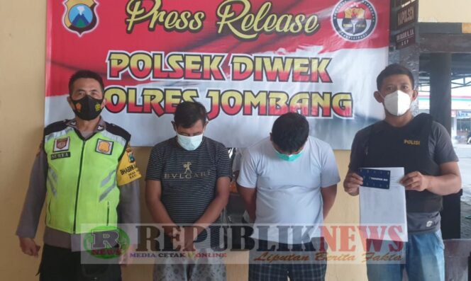 
					Polsek Diwek Ungkap Kasus Pencurian Uang Di ATM