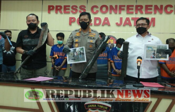 
					Komplotan Pencuri  Kabel Bawah Tanah Milik Telkom Diringkus Jatanras Polda Jatim