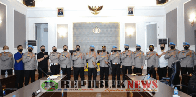 
					Inspeksi Mendadak..!! Kadiv Propam Polri Beri Apresiasi Polrestabes Surabaya