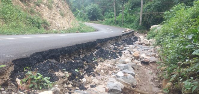 
					Baru Seumur Jagung Proyek Senilai Milyaran Milik PUPR Madiun Rusak Parah