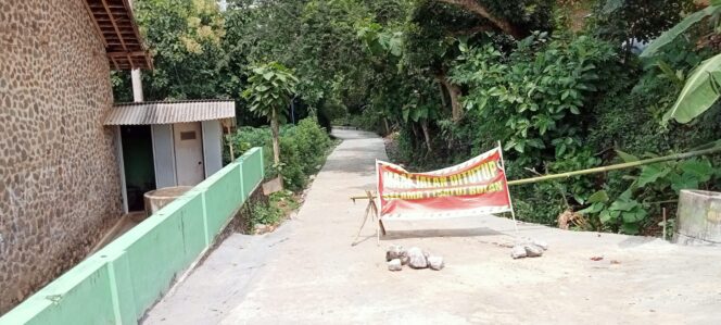 
					DARI JASMAS, DESA SAYUTAN PARANG BANGUN RABAT BETON JALAN AKSES PERTANIAN