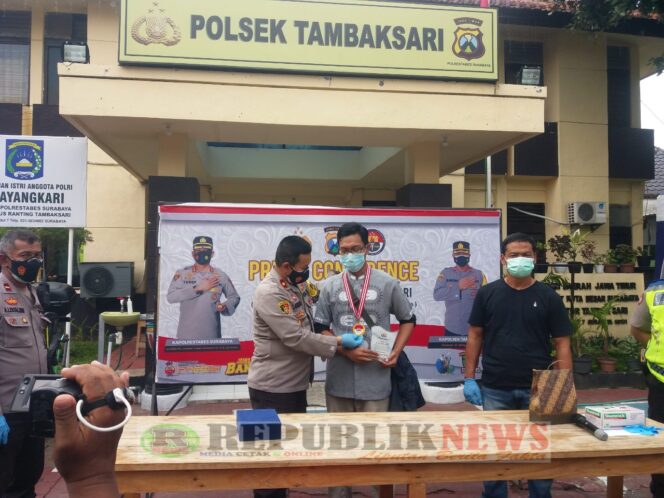 
					Woww Amazing…!!! Warga Manukan Kasman Surabaya Dapat Penghargaan Dari Polsek Tambak Sari
