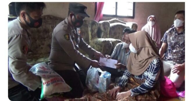 
					Kapolres Lambar, AKBP.Hadi Saepul Rahman,S.I.K., Berikan Tali Asih Keluarga Penderita Tumor Dan Lumpuh