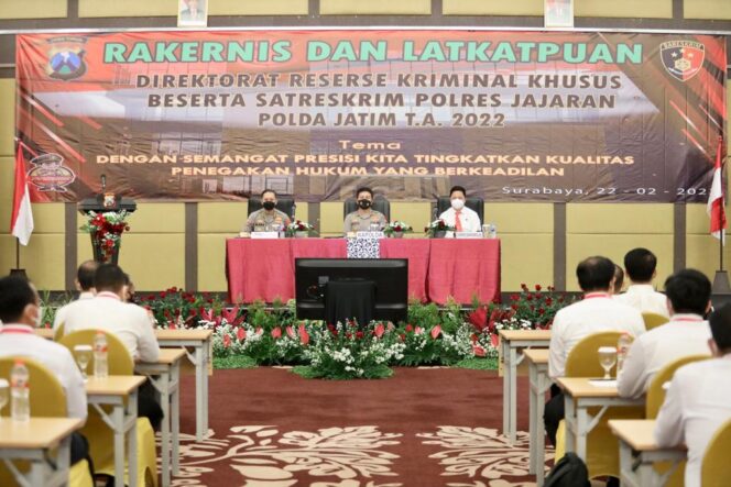 
					Kapolda Jatim Buka Rakernis dan Pelatihan Peningkatan Kemampuan Penyidik dan Penyidik Pembantu Ditreskrimsus
