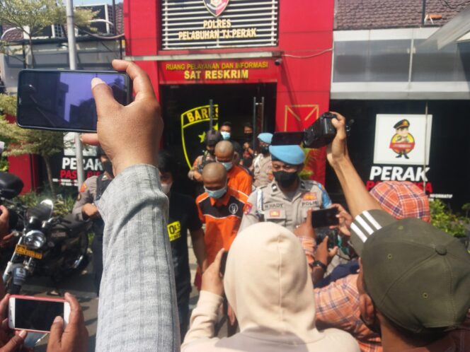 
					Kurang Dari 24 Jam Tiga Pelaku Pengeroyokan Di Platuk Surabaya Diringkus