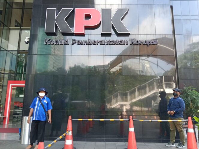 
					Perwakilan Warga Terdampak Proyek Warung Lamongan Desa Payaman Laporkan Ke KPK