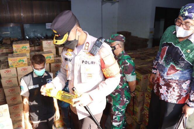 
					AKBP ANDI SINJAYA : KAMI AKAN TINDAK TEGAS PENIMBUN DAN SPEKULAN MINYAK GORENG DI SITUBONDO