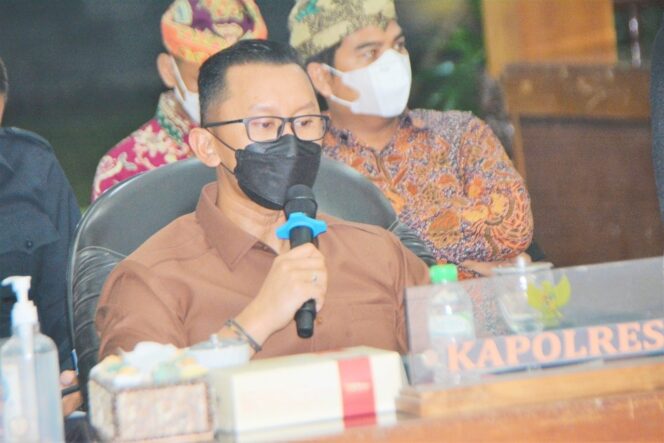 
					Bersama Forkopimda, Kapolres Situbondo Prioritaskan Vaksinasi Dosis 2 Lansia Dan Anak-anak