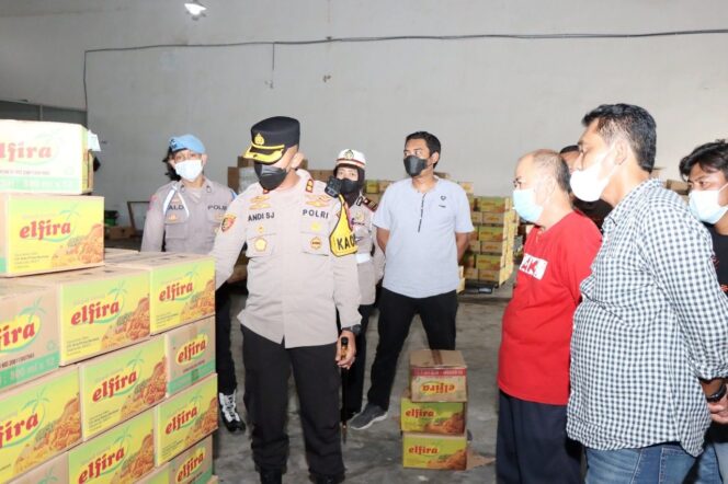 
					KAPOLRES SITUBONDO BERSAMA KADISKOPERINDAG SIDAK DISTRIBUTOR DAN REPACKER MINYAK GORENG CURAH