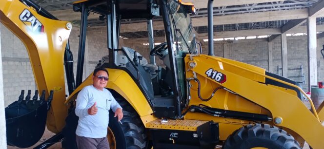 
					Menginspirasi, Tokoh Masyarakat Tulang Bawang Beli Alat Berat 1,2 M Untuk Perbaiki Jalan Pemerintah