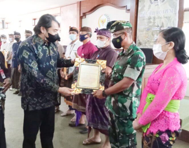 
					Kodim 1610/Klungkung Terima Anugerah dari BDPHN