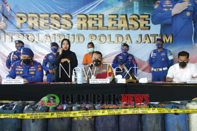 
					Ditpolairud Polda Jatim Amankan BBM Subsidi Jenis Bio Solar Dan Pertalite 4,5 Ton
