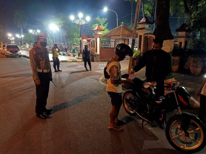 
					Satlantas Polres Pamekasan Gelar Operasi Dalam Antisipasi Balap Liar, 25 Unit Ranmor Diamankan 