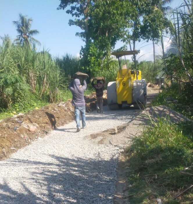 
					Proyek Aspal Lapen Desa Curah Kalak, Diduga Langgar UU no 14 Tahun 2008