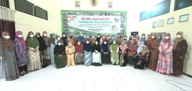 
					Peringati Hari Kartini, IIK Perhutani KPH Lawu Ds Beri Bantuan Anak Yatim