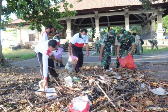 
					Kodim Klungkung Serbu Pantai Watu Klotok