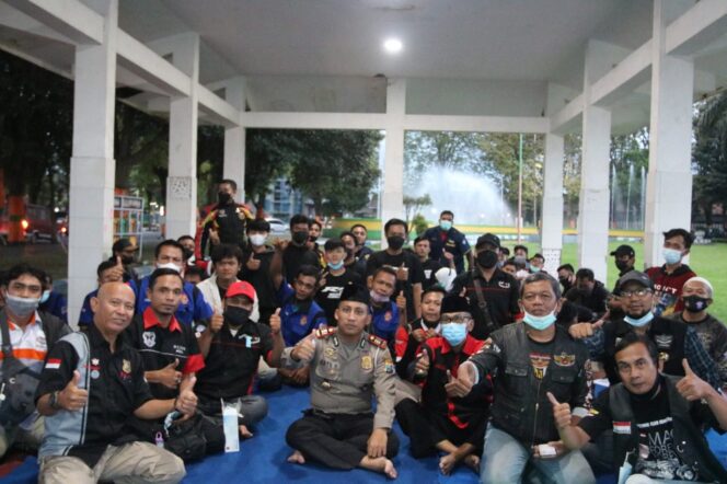 
					Satlantas Polres Lumajang Gandeng Komunitas Motor Wujudkan Mudik Aman Dan Sehat