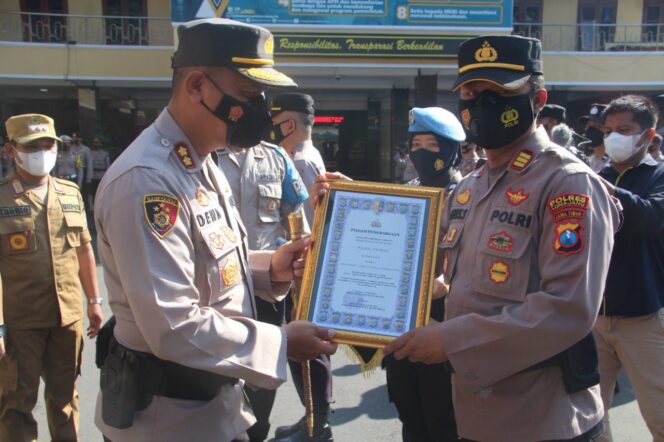
					Capaian Vaksinasi Tertinggi, Polres Beri Penghargaan Forkopimca Tempeh
