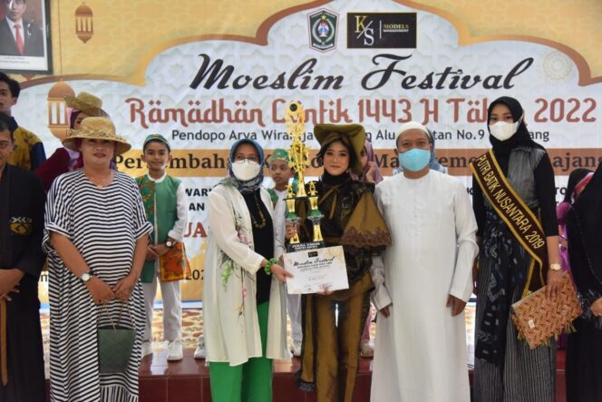
					Bunda Indah Resmi Menutup Acara Moeslim Festival Ramadan Cantik 1443 H/2022 Di Pendopo Arya Wiraraja