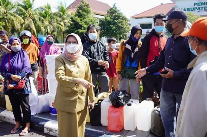
					Ditengah Melonjaknya Harga Minyak Goreng, Digelar Pasar Murah di Depan Kantor Pemkab Lumajang