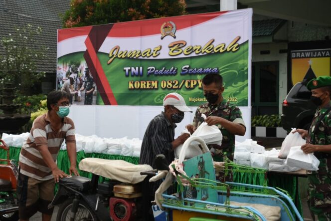 
					Korem 082/CPYJ Peduli Sesama Di Jumat Berkah