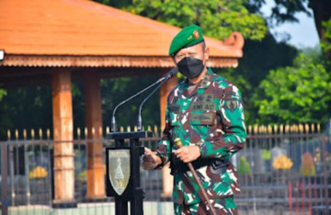 
					Pangdam V/Brawijaya Pimpin Upacara 17an Di Lapangan Brawijaya