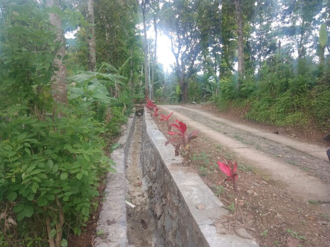 
					DESA KARE TINGKATKAN PEMBANGUNAN WILAYAH.