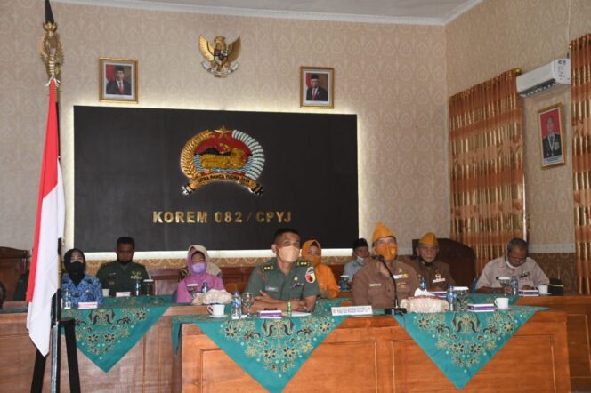 
					Kasiter dan KBT Wilayah Korem 082/CPYJ Komsos Bareng Aster Panglima TNI