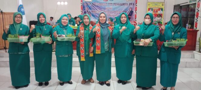 
					Ketua PKK Lambar Partina Hadiri Rakor dan Sekaligus Lantik Dua Ketua PKK Sekincau