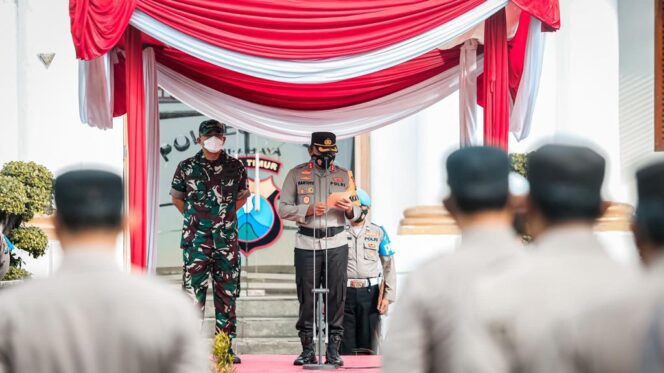 
					Dalam Gelar Apel  Operasi Patuh Semeru 2022, Wakapolrestabes Surabaya : Kedepankan Tindakan Eduktif dan Persuasif serta Humanis Kepada Masyarakat