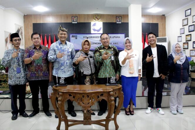 
					Disaksikan Dirut RRI, STIKOSA – AWS dan RRI Surabaya Tandatangani MoU Penguatan Konten Digital