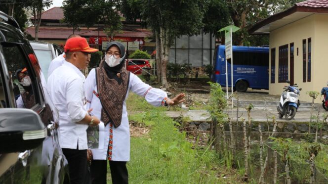 
					Bupati Lampung Barar Tinjau Lokasi Rencana Pembangunan Gedung UMKM-IKM