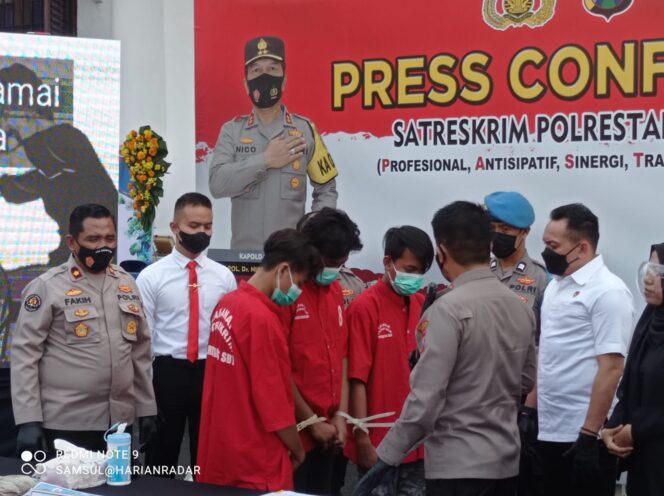 
					Tiga Pesilat Di Surabaya Diringkus Polis Lantaran Ini