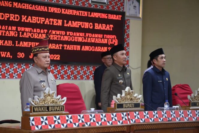
					Bupati Parosil Hadiri Paripurna DPRD Lambar Masa Persidangan Ke-3 01Tahun 2022