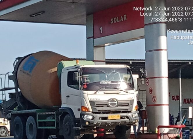 
					Layani Truck Molen PT. Trijaya Adymix Isi BBM Subsidi, Wartawan Konfirmasi Di Cekik Pengawas SPBU 54.644.06 Wilangan