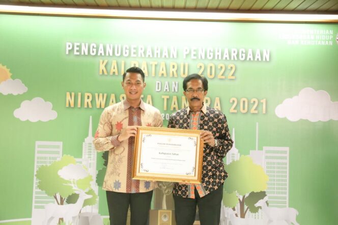 
					MAS LINDRA TERIMA PENGHARGAAN NIRWASITA TANTRA DARI PEMERINTAH PUSAT