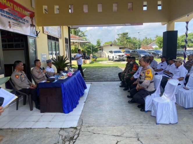 
					Kapolres Lampung Barat Kunjungi Beberapa Polsek Di Wilayahnya