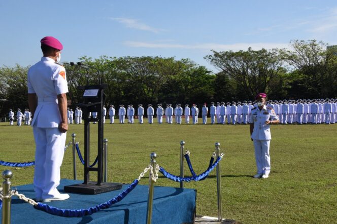 
					Direktur Latihan Kodiklatal Tutup Dikmata Marinir Angkatan XLI/1 .