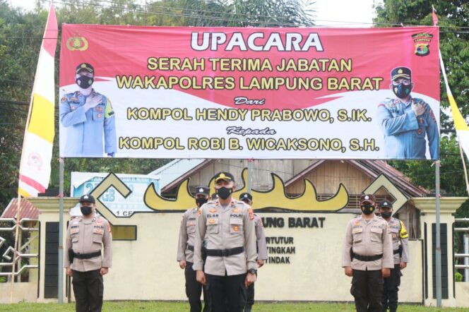 
					Kapolres Lampung Barat pimpin lansung serahtrima.jabat Wakapolres Hendy prabowo S.IK