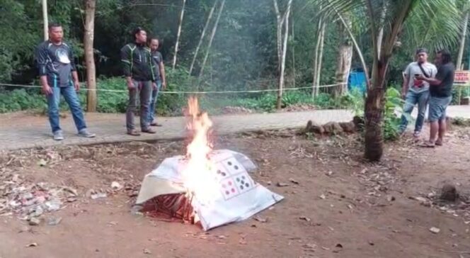 
					Belasan Orang Kocar Kacir “Judi Sabung Ayam Bandung” Digerebek Polres Tulungagung