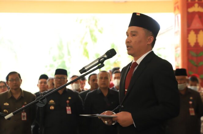 
					Bupati Parosil Mabsus Lantik Sekda dan 41 Pejabat Pemkab Lampung Barat