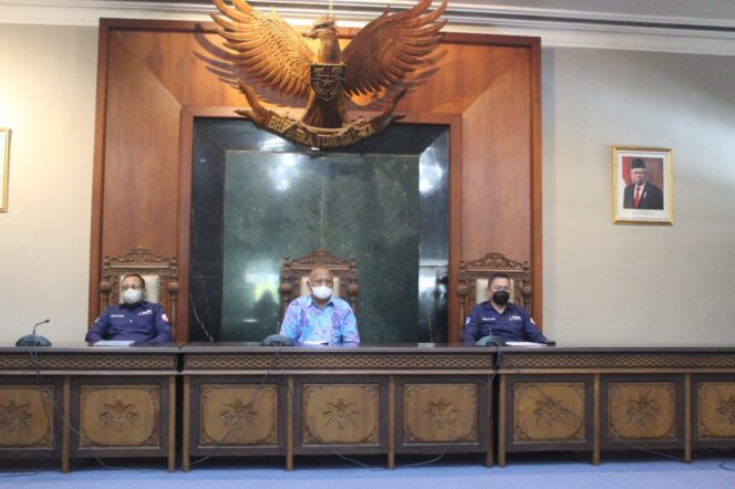 
					Ketua LSP Pers Indonesia Serahkan 11 Sertifikat Kompetensi Wartawan Utama