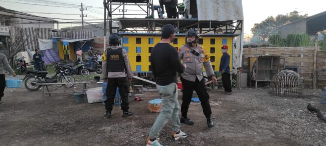 
					Kerap Dijadikan Ajang Judi Empat Pagupon Burung Dara Dirobohkan Polisi