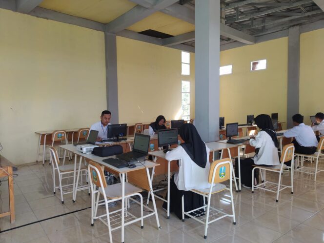 
					Orang Terdekat Bupati menjadi Pemenang Dalam Ujian Sekertaris Desa Tembeling Kecamatan Kasiman, Ada apa…??