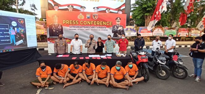 
					Tujuh Pelaku Pemerasan Ngaku Anggota Polisi Dan BNN,Di Bekuk Polisi