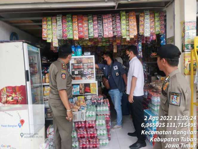 
					Petugas Gabungan Tuban Lakukan Operasi Pada Rokok Ilegal