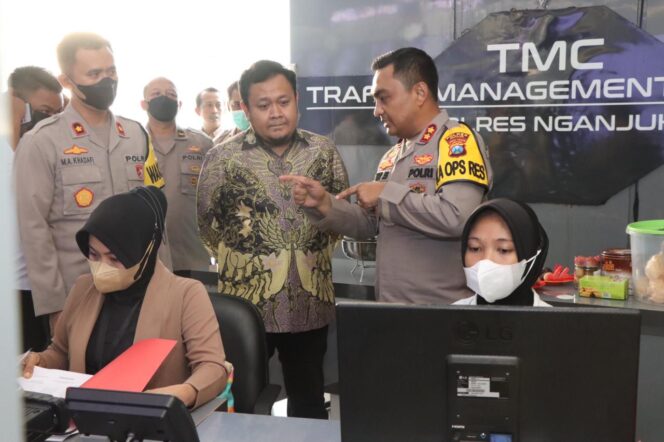 
					Komisi III DPR RI Mengapresiasi Polres Nganjuk, Terkait Program Wayahe Lapor Kapolres Via WhatsApp